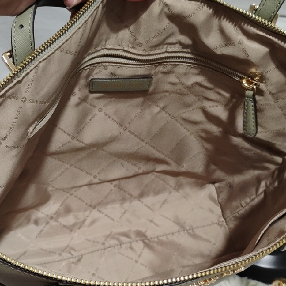 Michael Kors Sullivan Large Saffiano Green Structured Tote Used Once - Picture 10 of 14